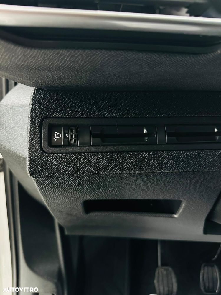 Peugeot 3008 PureTech 130 Stop & Start GPF Active - 13