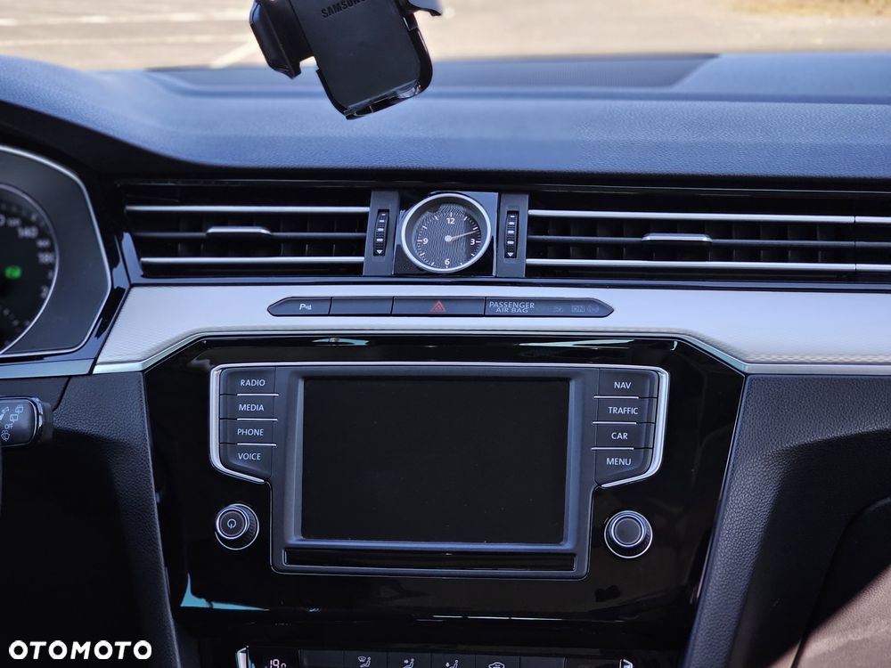 Volkswagen Passat - 12