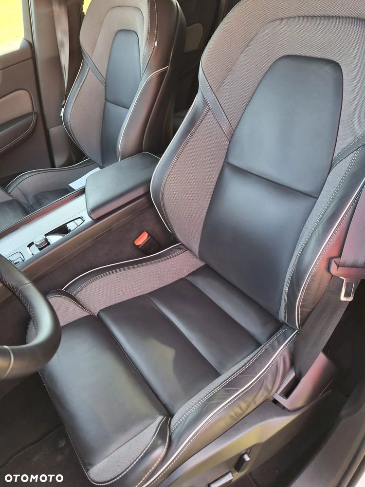 Volvo XC 60 B4 D AWD Plus Dark - 11