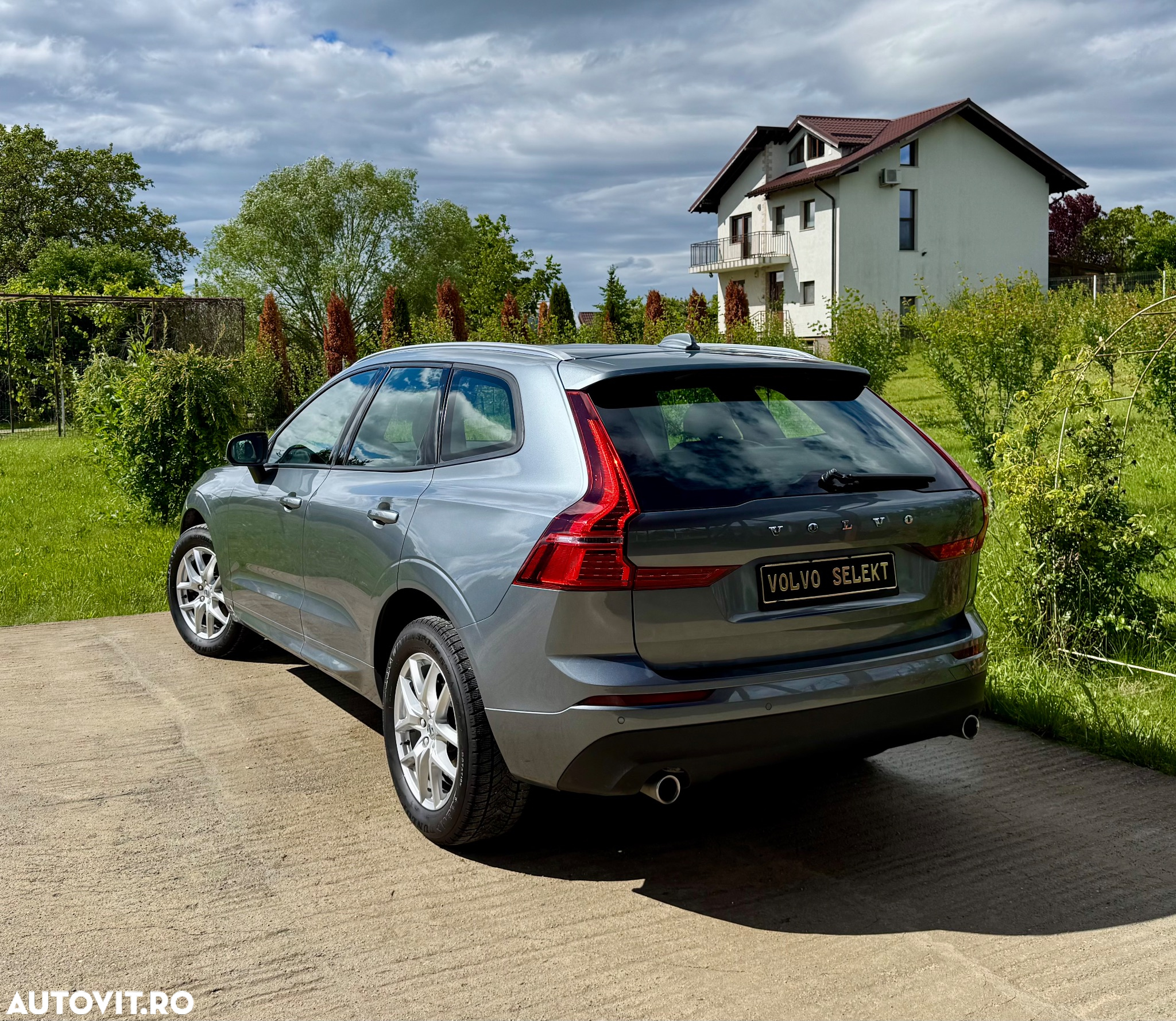 Volvo XC 60 B4 D AWD Geartronic Momentum - 4