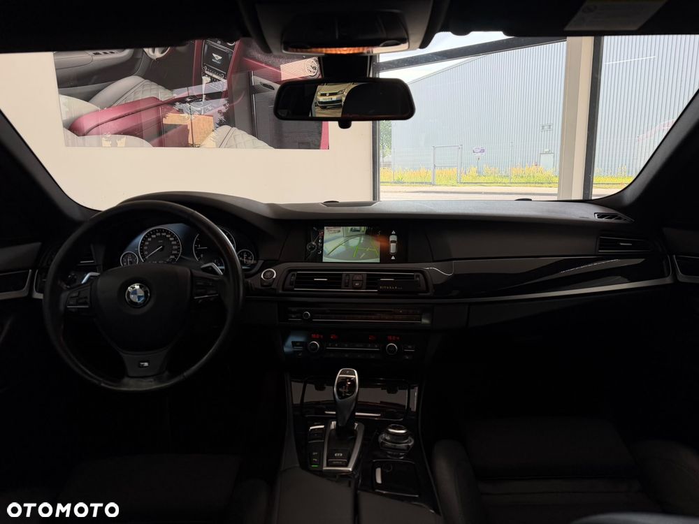 BMW Seria 5 525d xDrive - 16