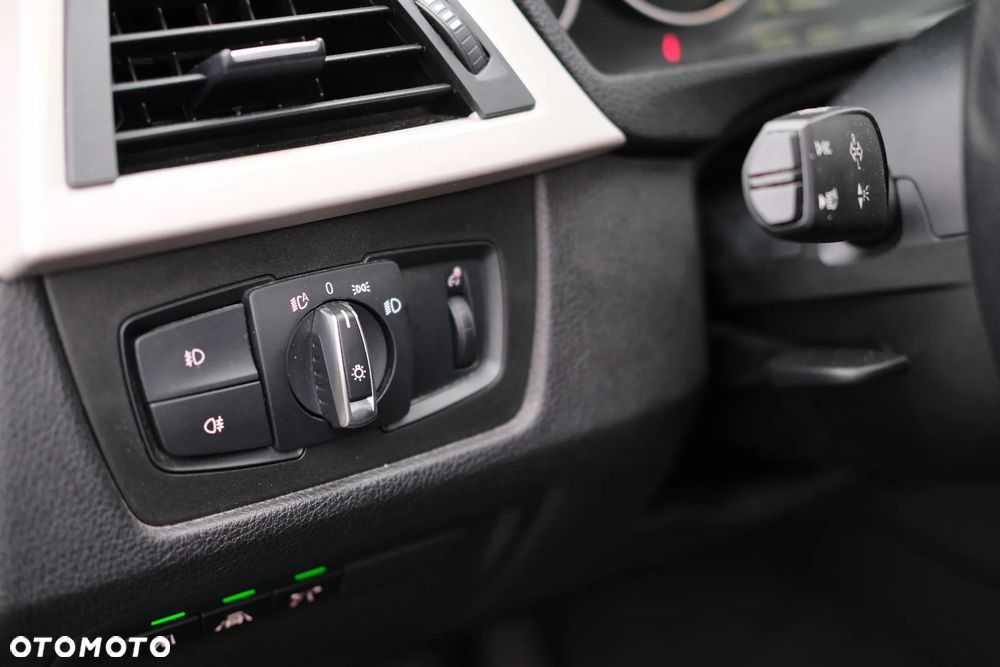 BMW Seria 3 320d xDrive Advantage - 15