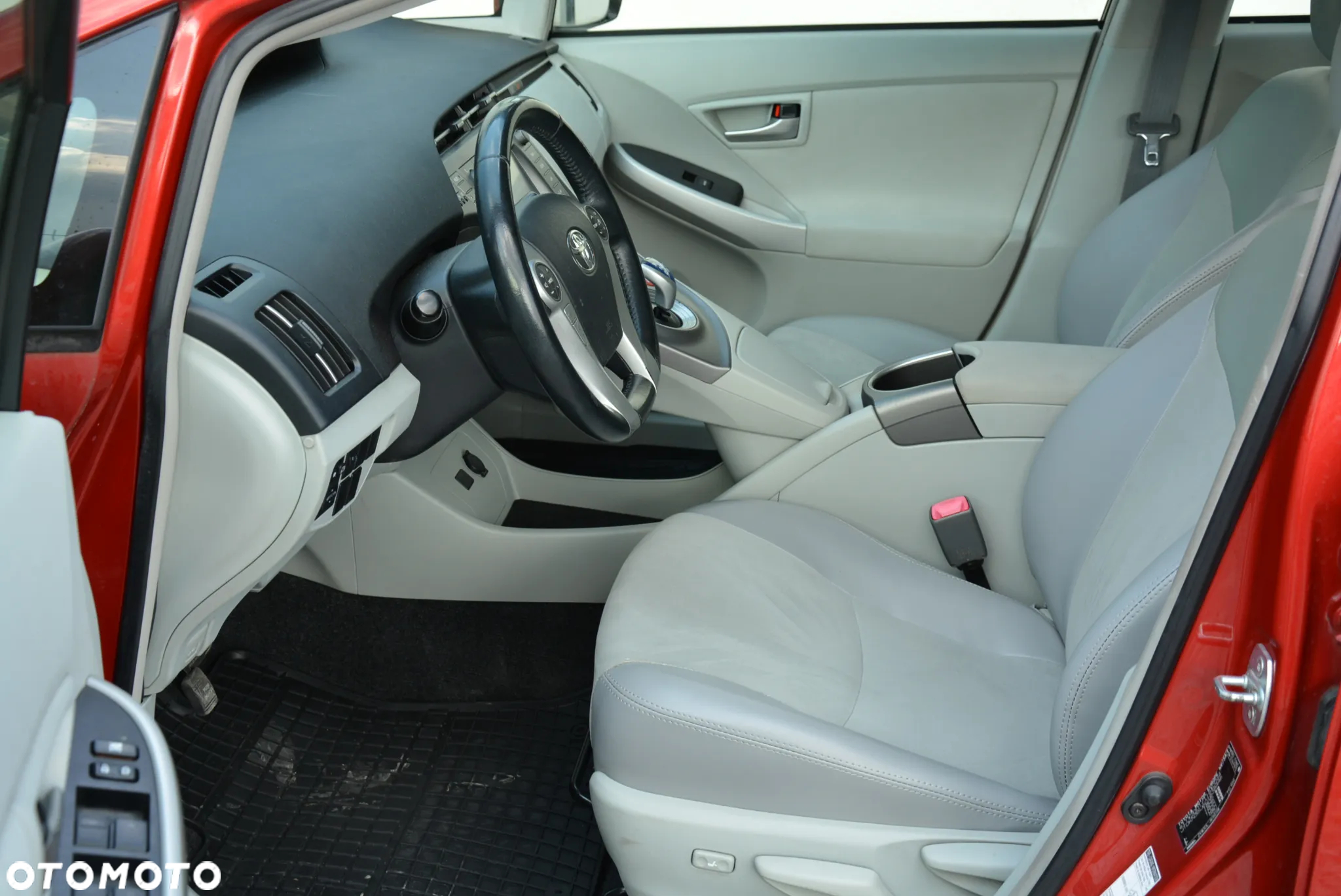 Toyota Prius 1.8 HSD Premium - 26