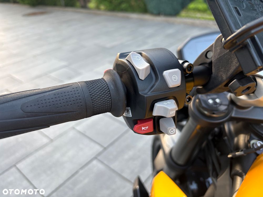 Triumph Street Triple - 16