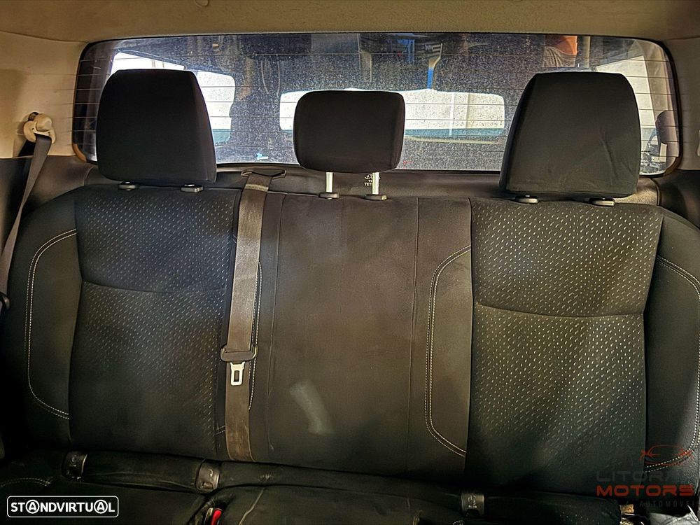 Nissan Navara 2.3 dCi CD 4WD Visia - 32