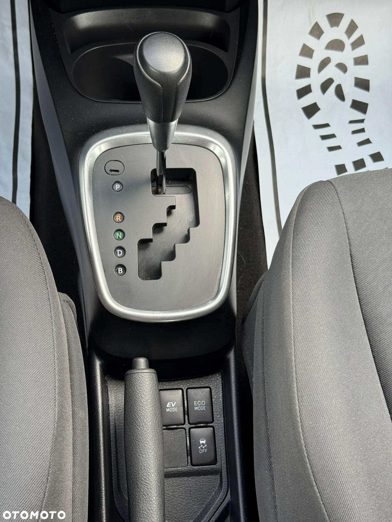 Toyota Yaris Hybrid 100 Active - 7