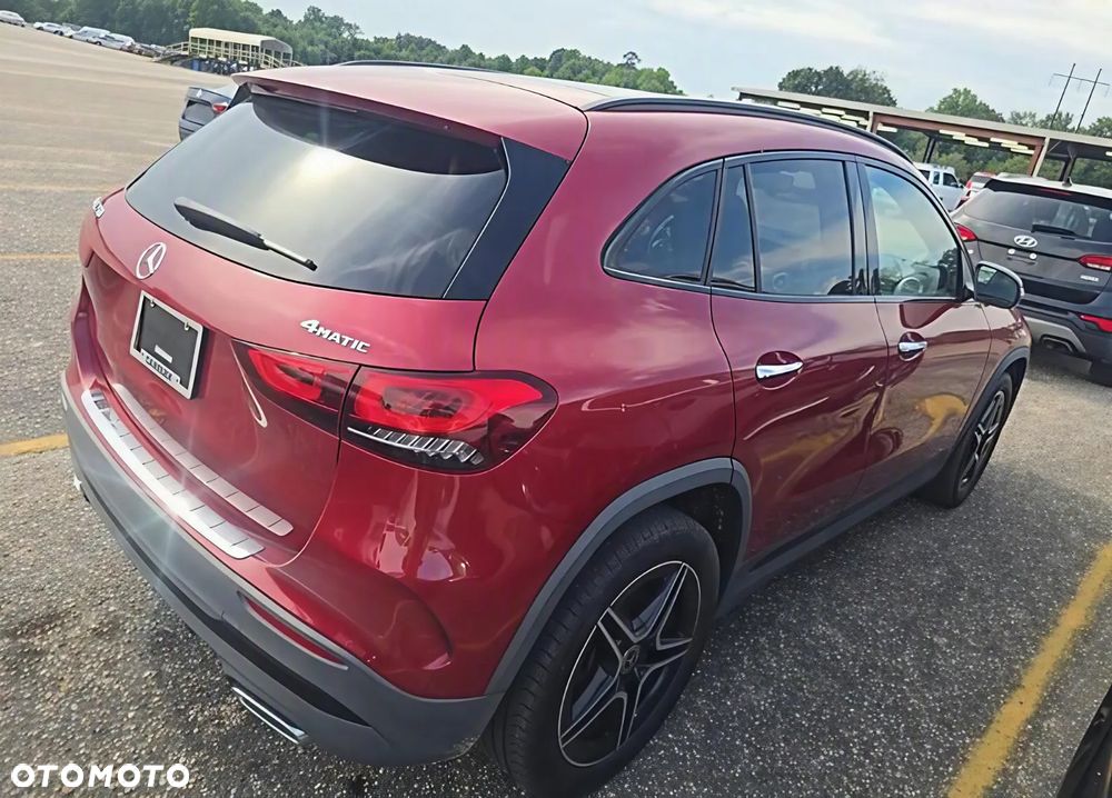 Mercedes-Benz GLA - 4