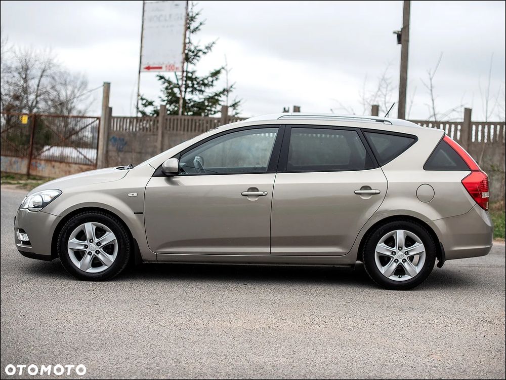 Kia Ceed - 10