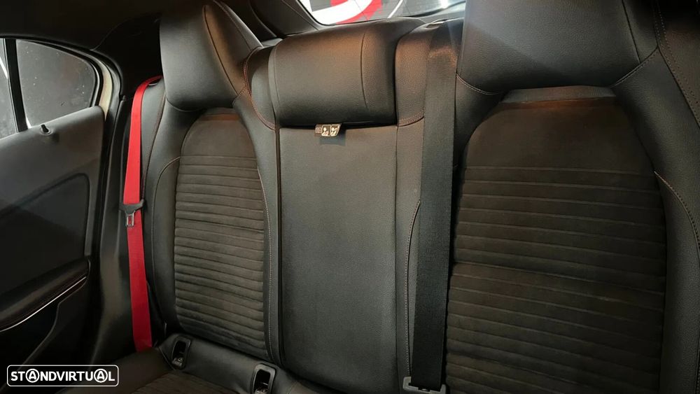 Mercedes-Benz A 45 AMG - 21