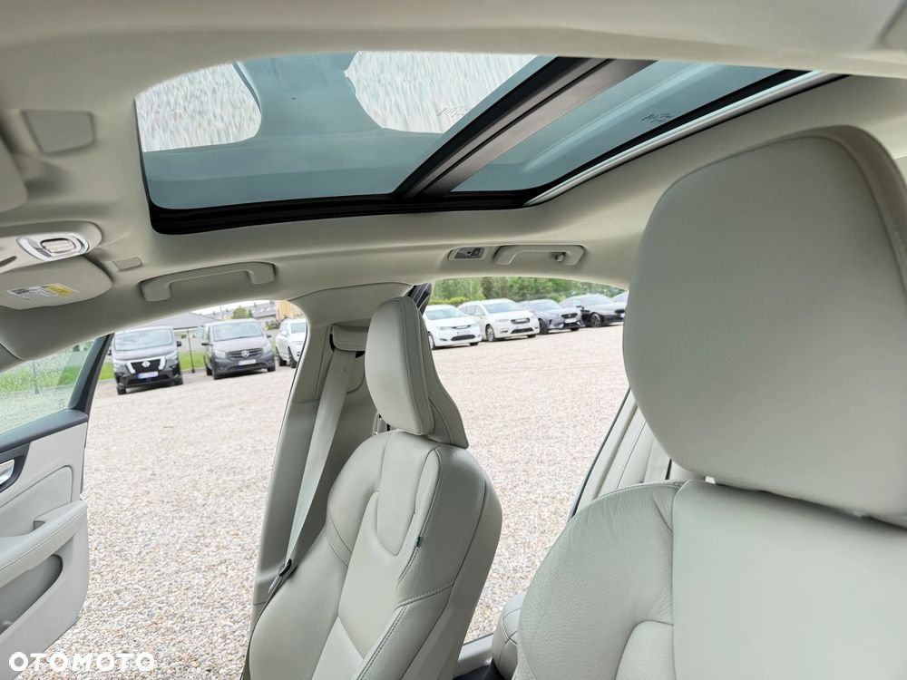 Volvo S60 T5 AWD Momentum Pro - 9