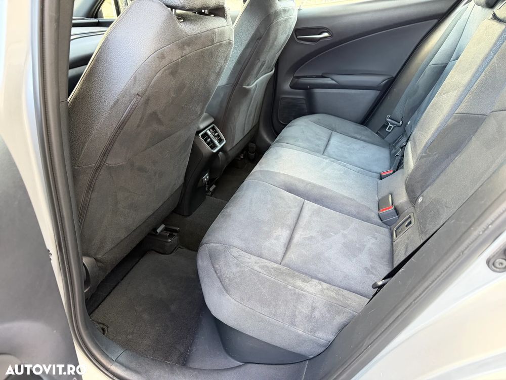 Lexus UX 250h E-FOUR Business - 18