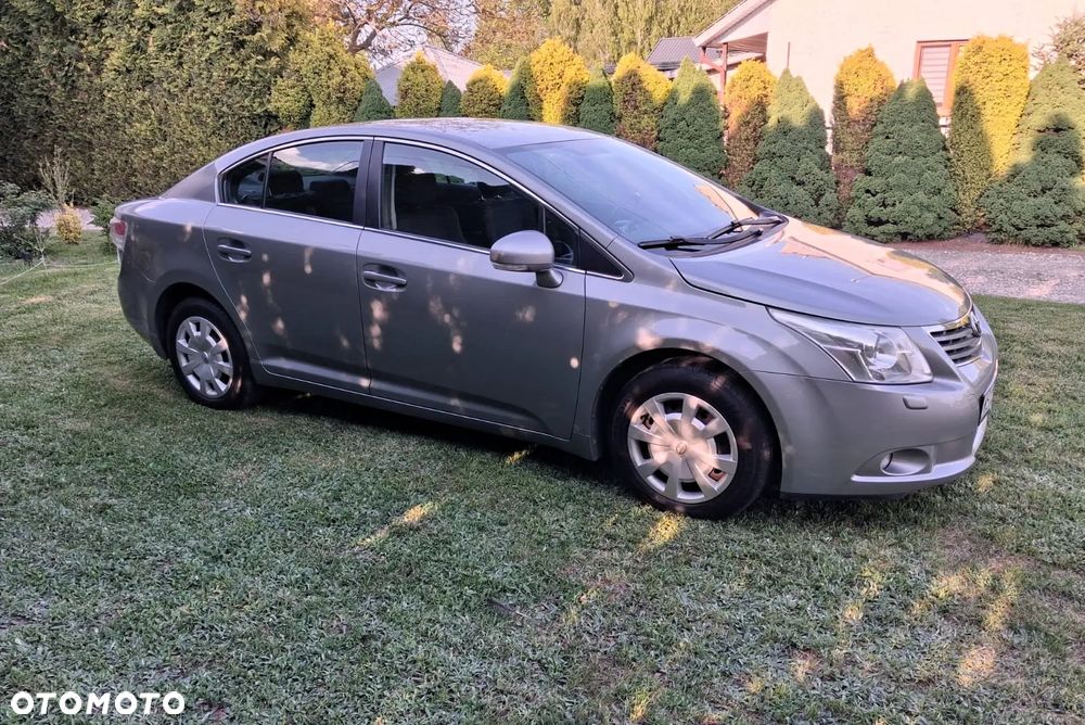 Toyota Avensis 1.8 Premium - 4
