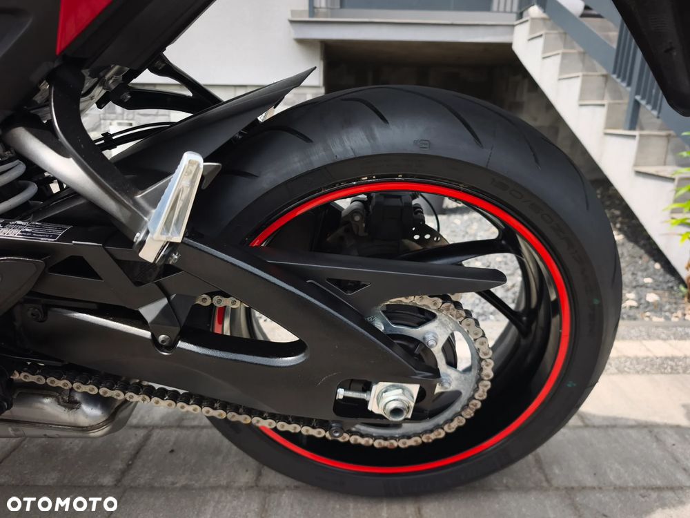 Suzuki GSX - 32