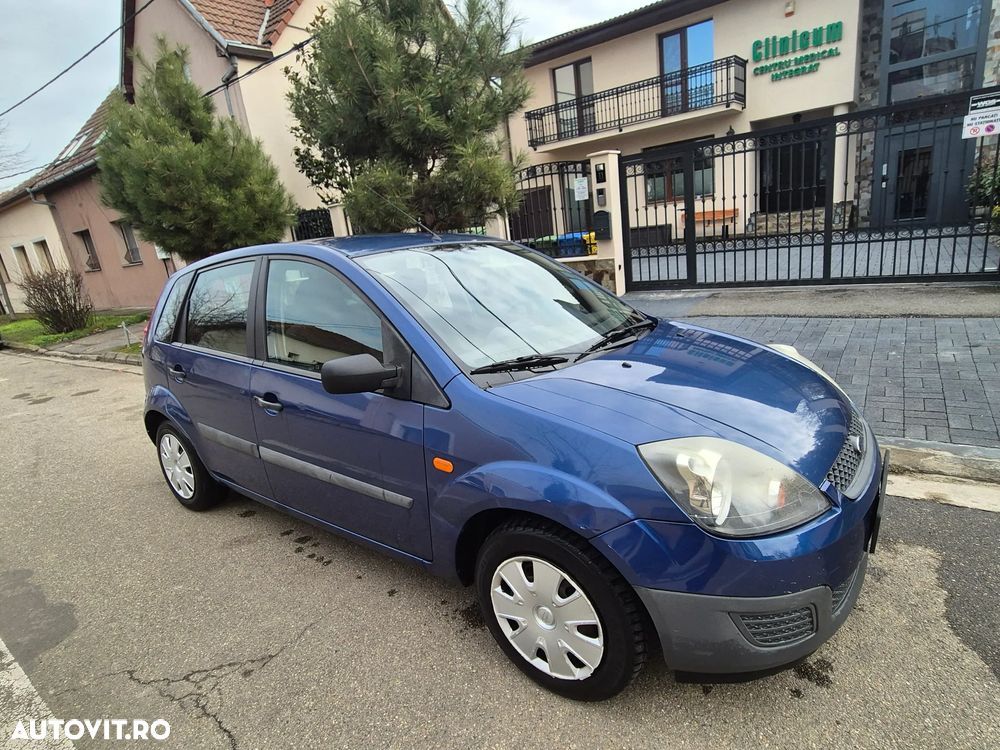 Ford Fiesta 1.3i Ambiente - 3