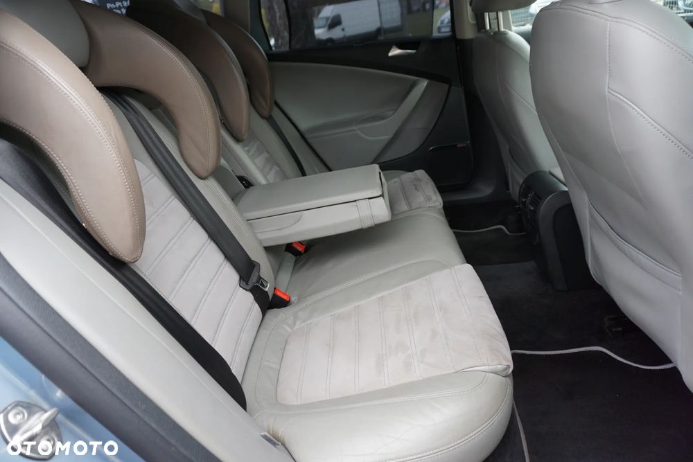 Volkswagen Passat 3.2 V6 FSI 4Mot Highline DSG - 16