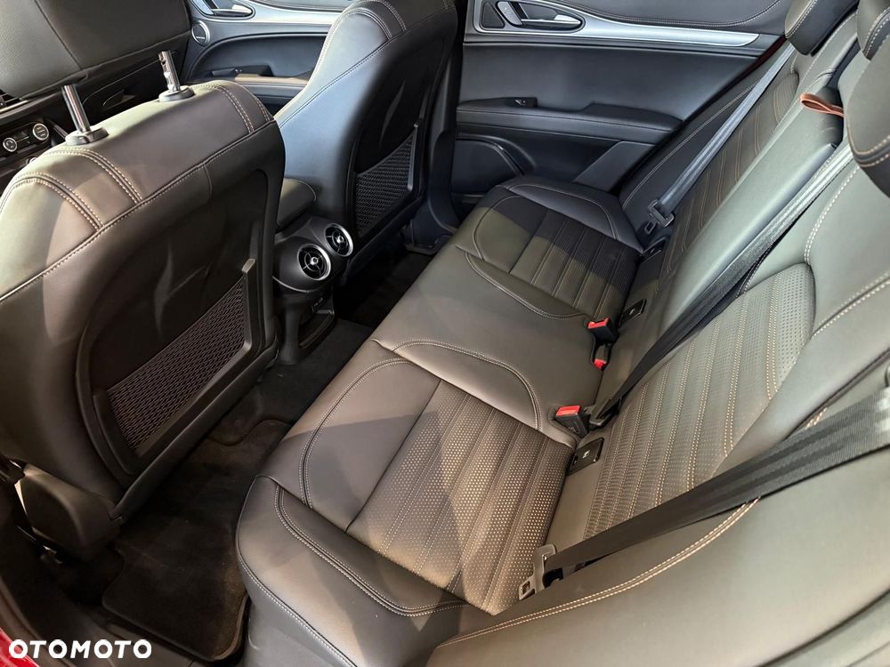 Alfa Romeo Stelvio 2.0 Turbo Intensa Q4 - 8