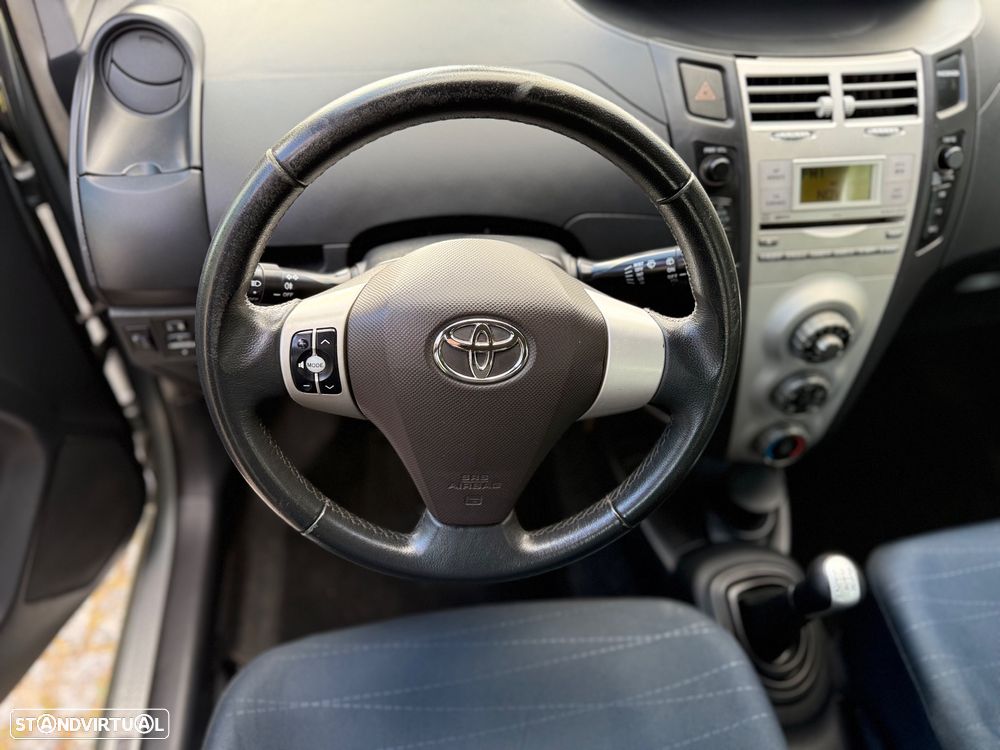 Toyota Yaris 1.0 VVT-i Rock in Rio - 12