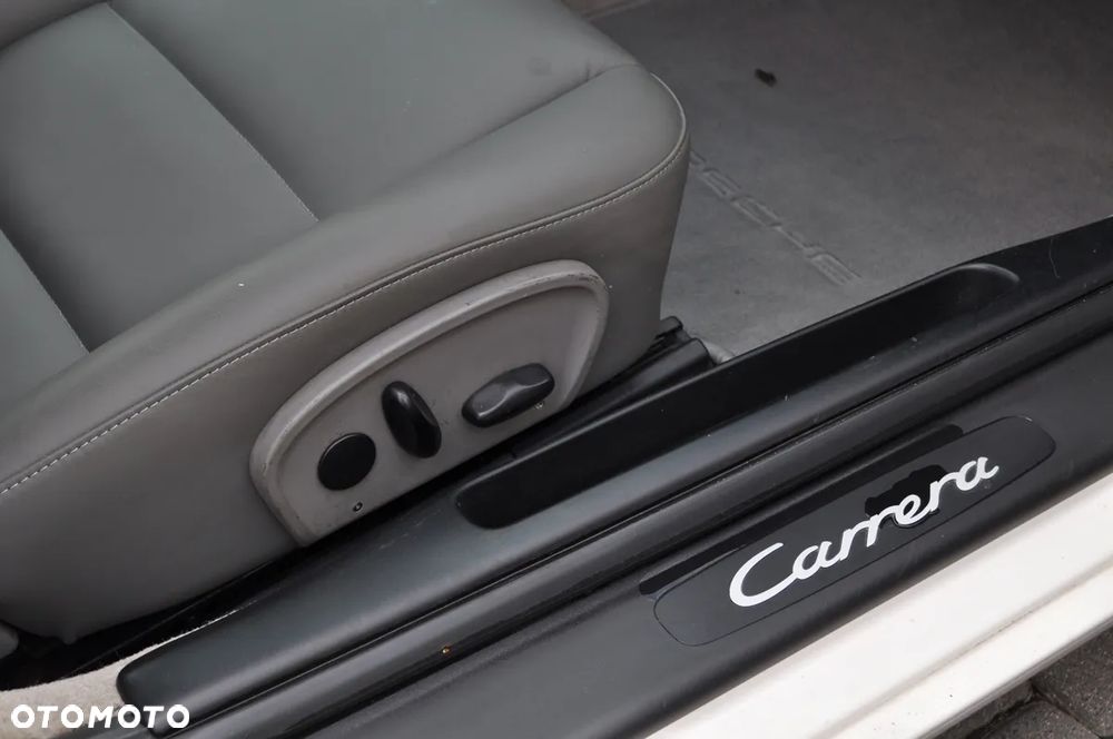 Porsche 911 Carrera - 36