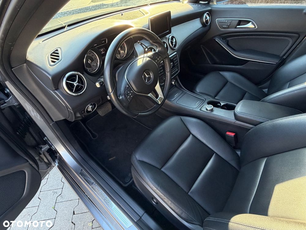 Mercedes-Benz CLA 250 4Matic 7G-DCT Sport - 13