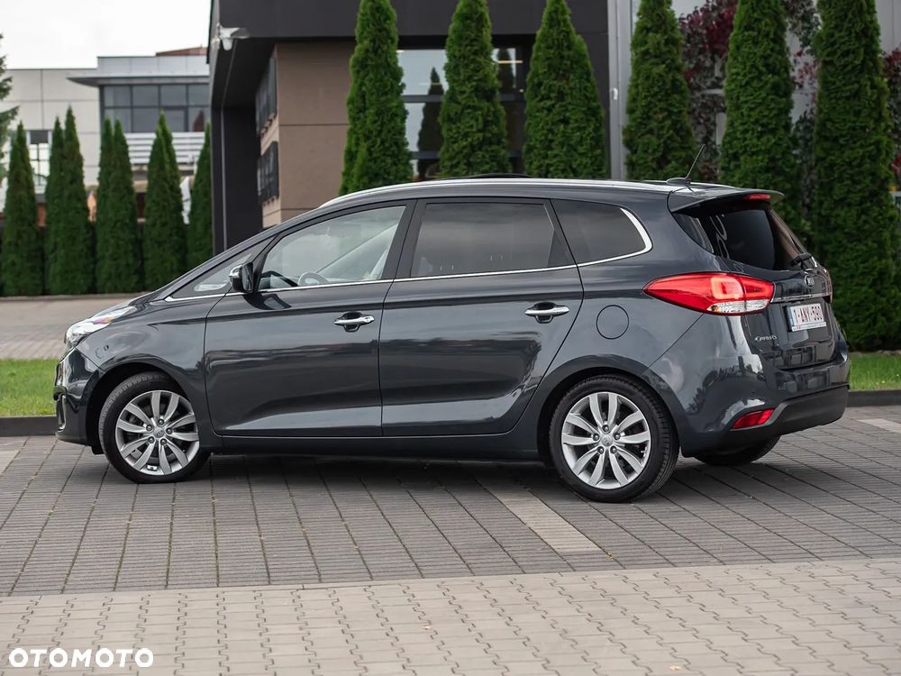 Kia Carens - 10