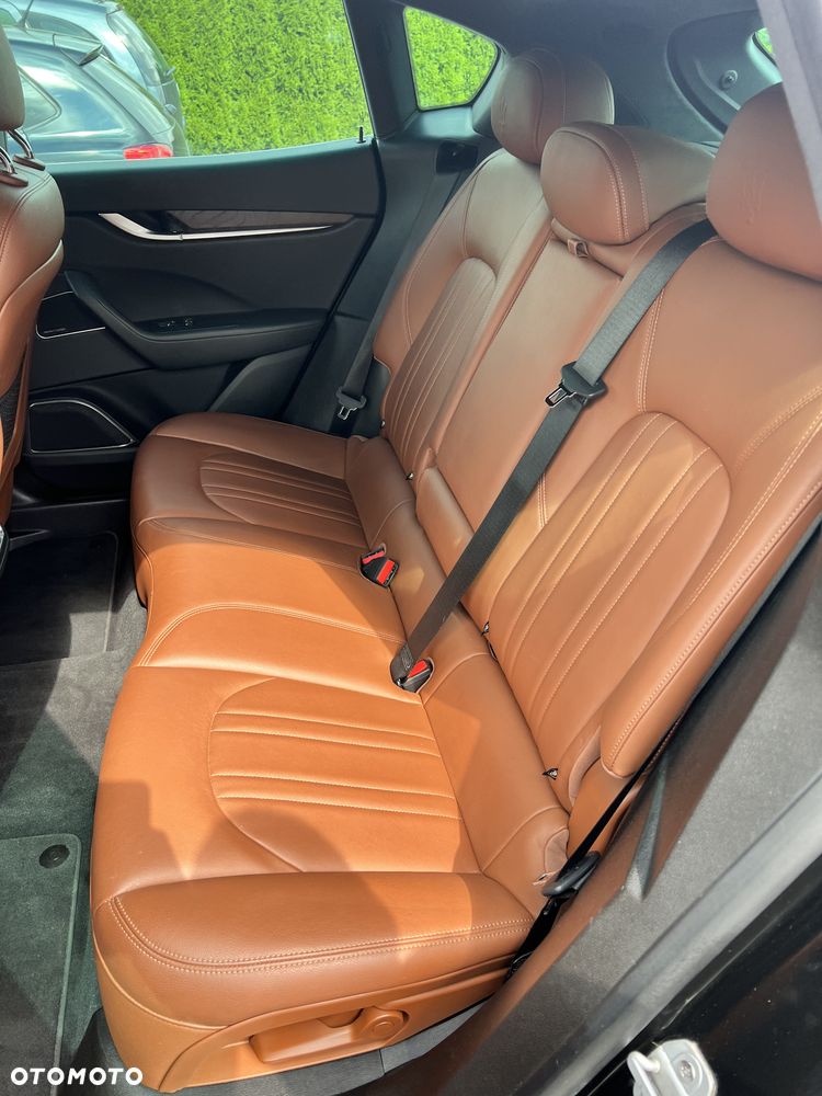 Maserati Levante S Essence - 10