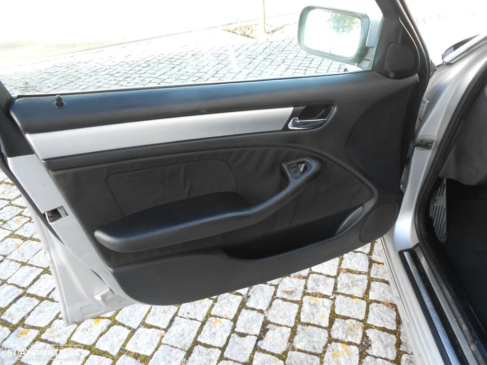 BMW 330 d Touring - 11