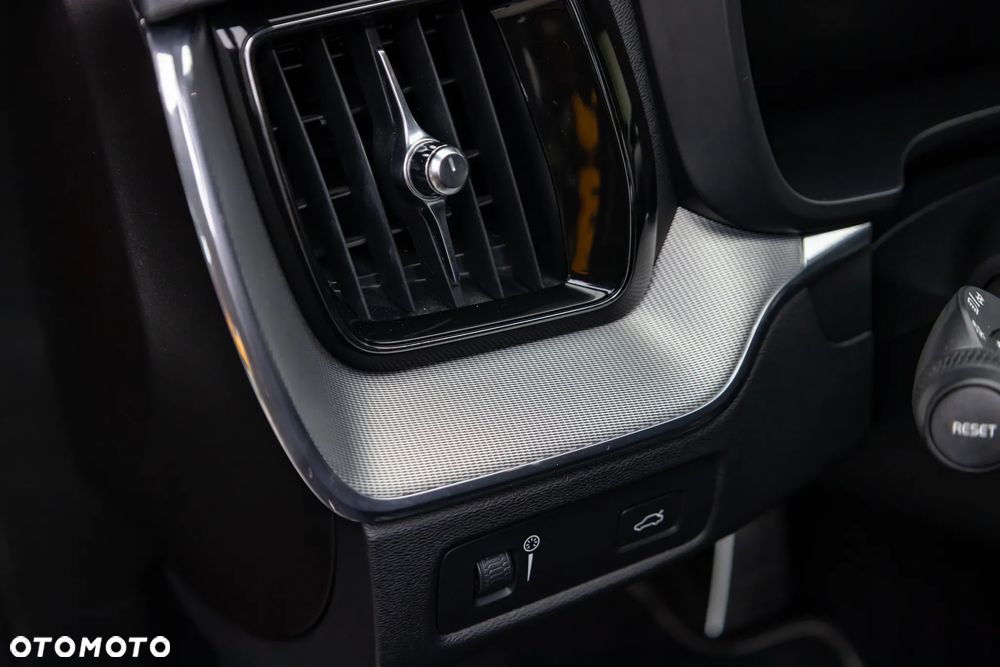 Volvo XC 60 B5 D AWD Geartronic Inscription - 20