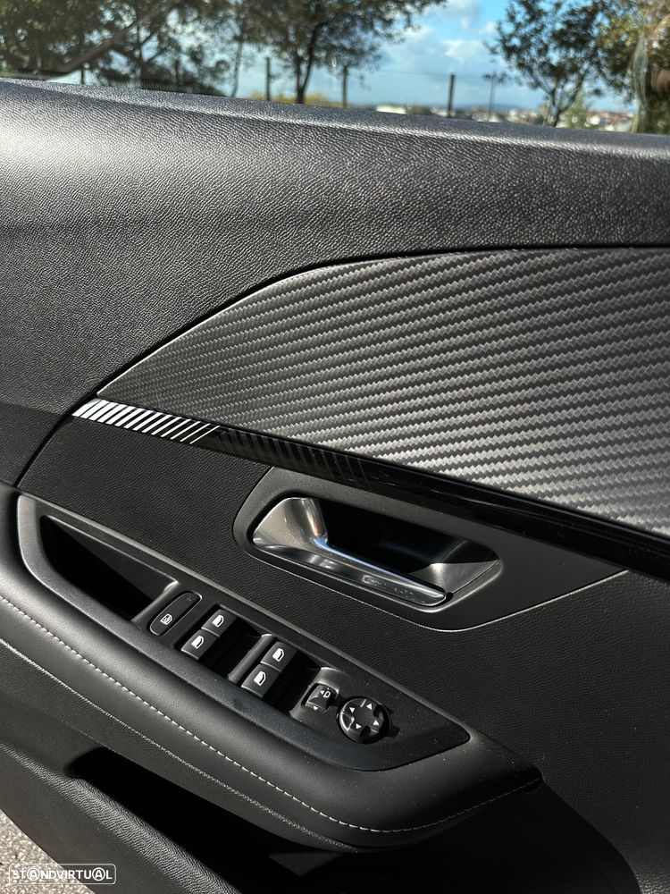 Peugeot 208 1.2 Hybrid Allure e-DCS6 - 9