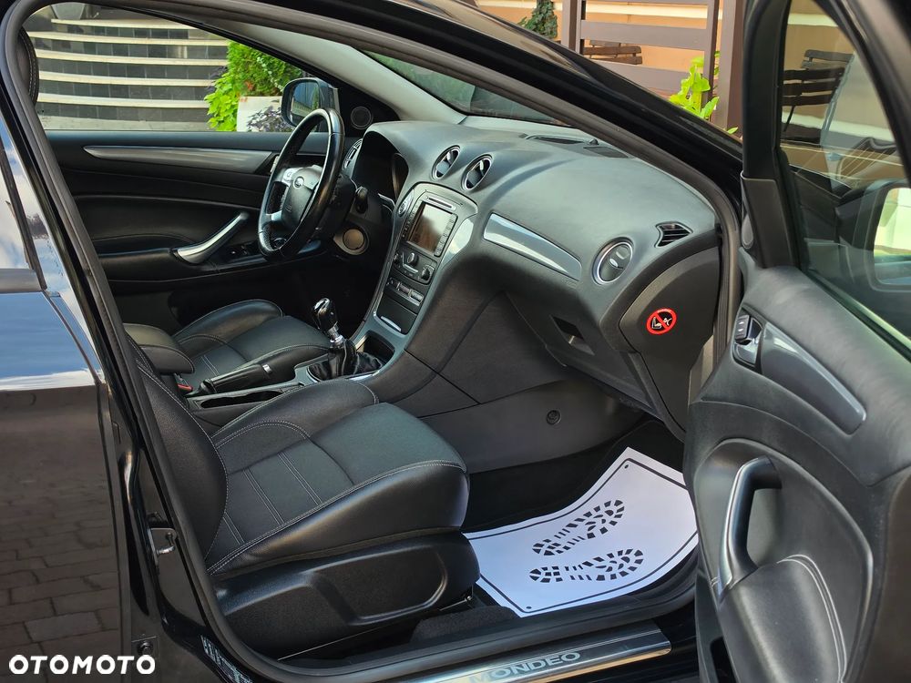 Ford Mondeo 2.0 TDCi Champions Edition - 40