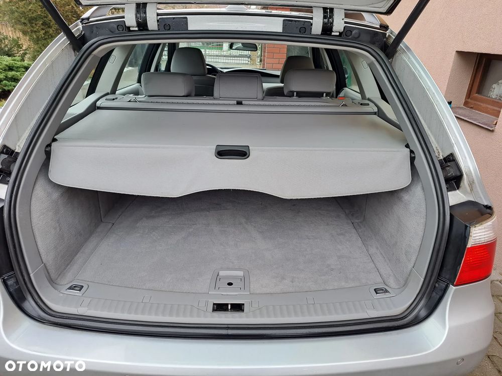 BMW Seria 5 523i Touring - 17