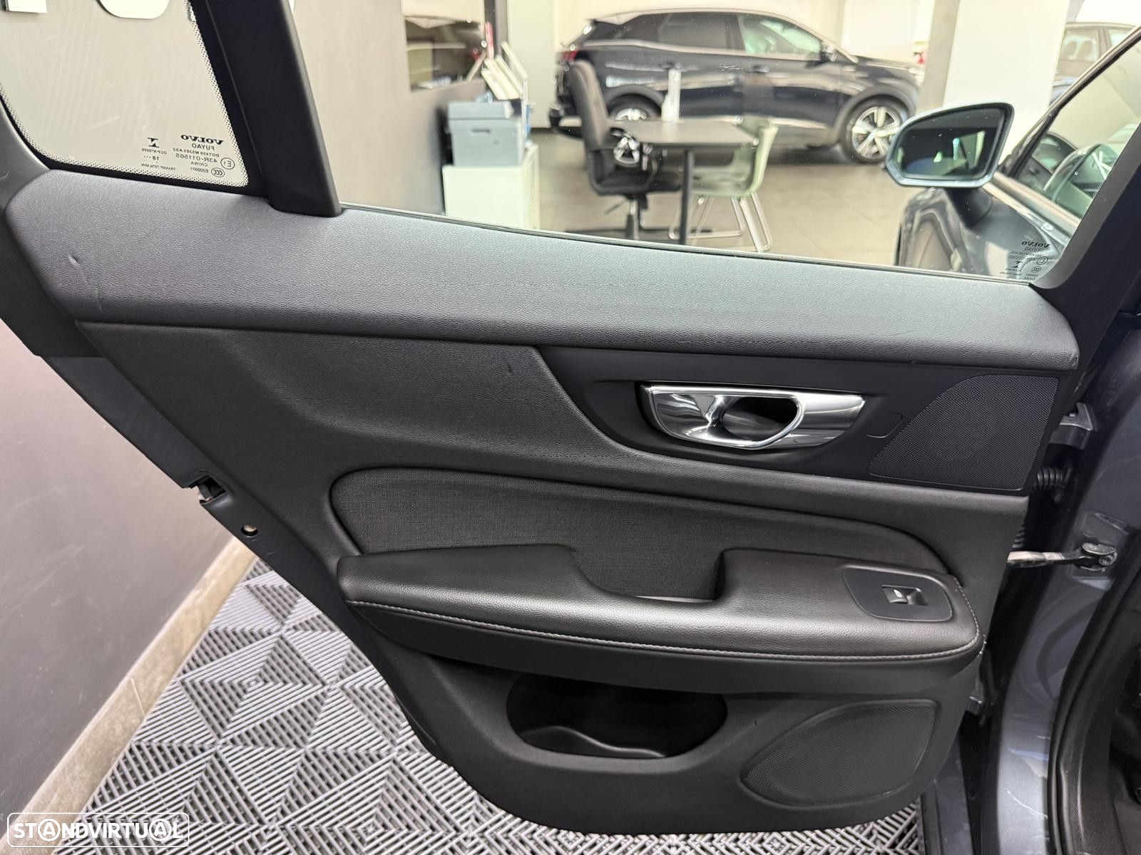 Volvo V60 2.0 D3 Momentum Plus - 39