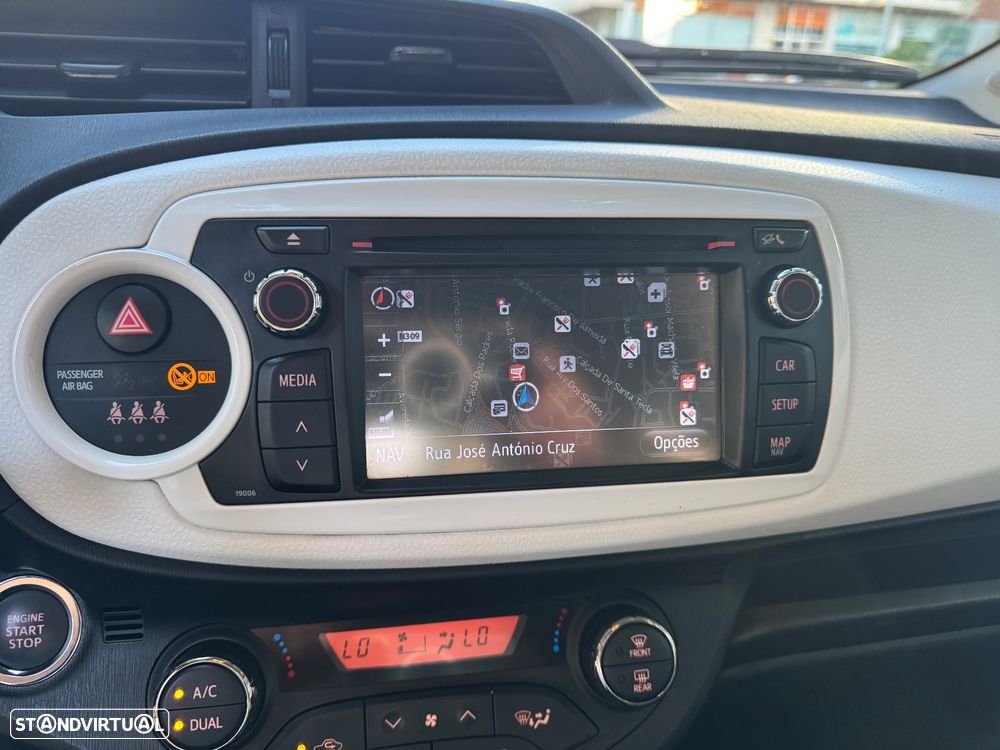 Toyota Yaris 1.4 D-4D High Pack+NAVI - 8
