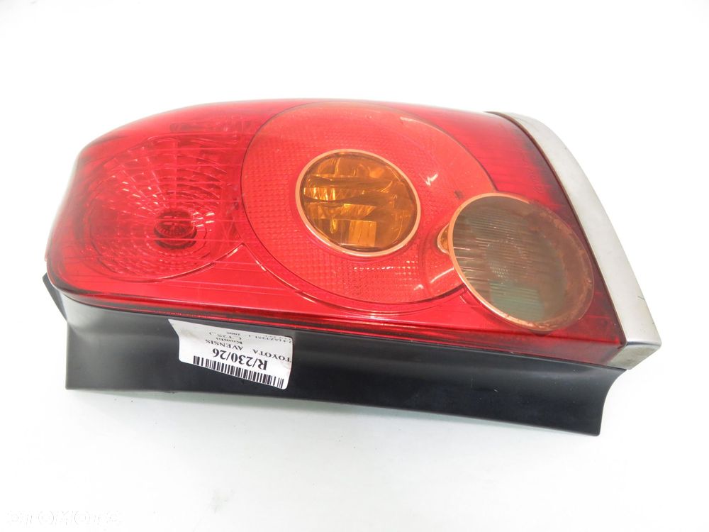 LAMPA PRAWA TYLNA TOYOTA AVENSIS II Kombi (T25) - 4