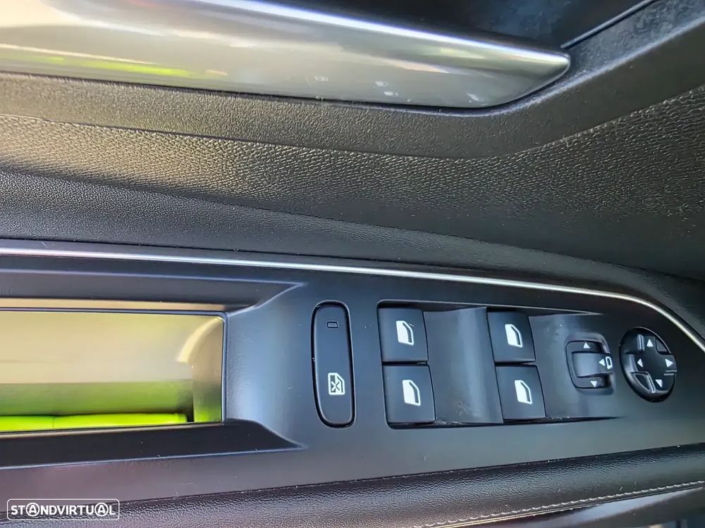 Peugeot 3008 1.2 PureTech Allure Pack - 24