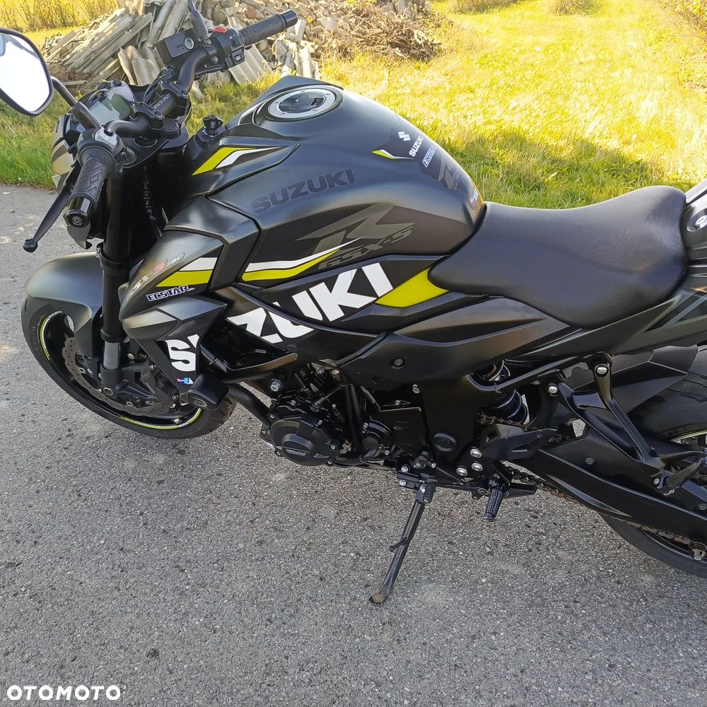 Suzuki GSX - 8