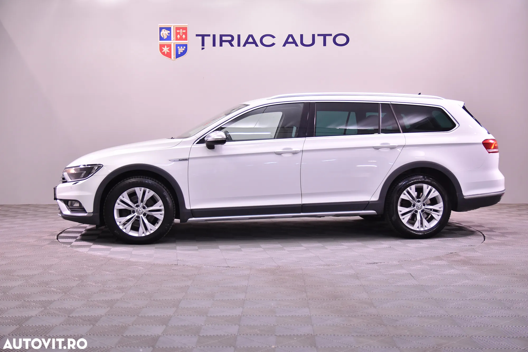 Volkswagen Passat Alltrack 2.0 TDI DSG 4Motion - 2