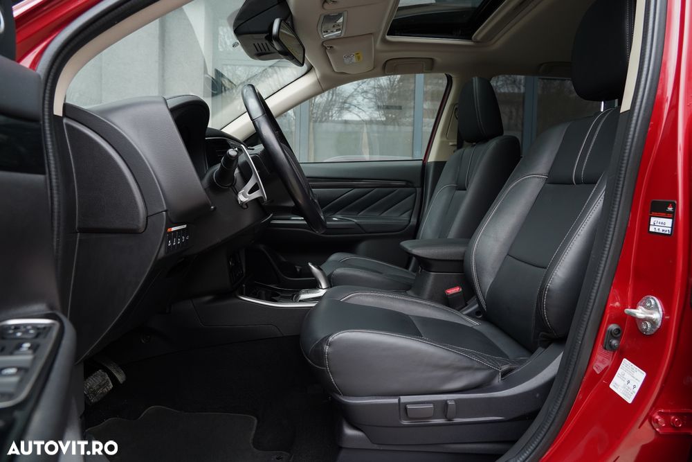 Mitsubishi Outlander 2.0 4WD Plus - 23