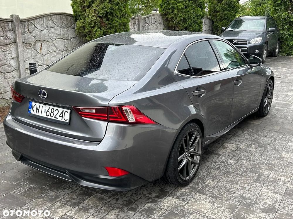 Lexus IS 300h F Sport - 11