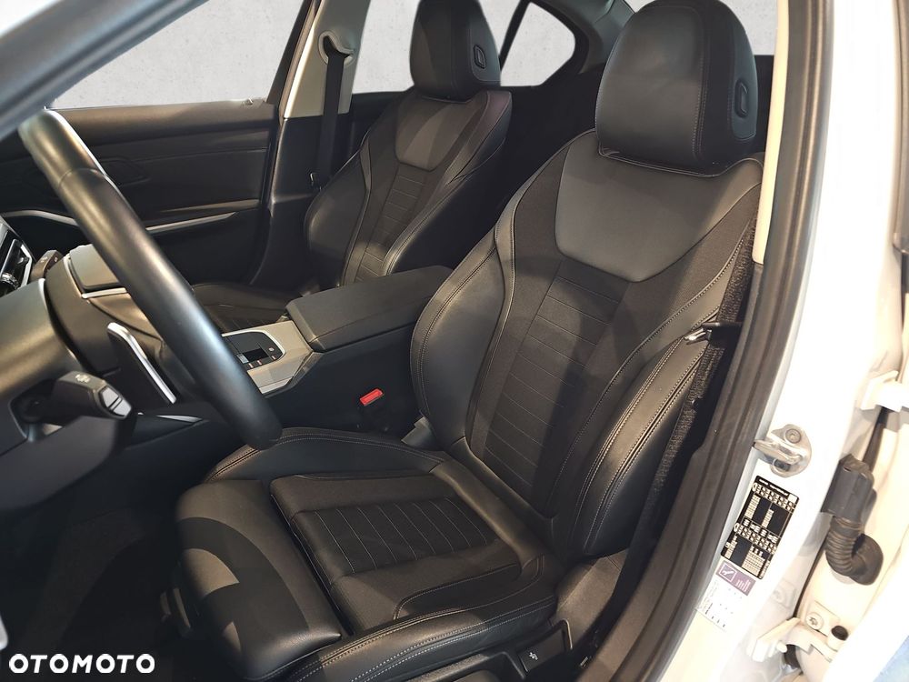 BMW Seria 3 318i Sport Line - 11