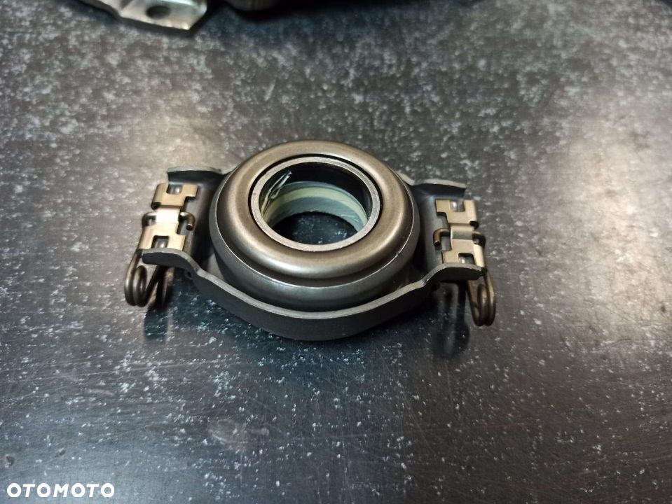 ZESTAW SPRZĘGŁA  z łożyskiem  AUDI 80 B1, B2, COUPE  VW PASSAT B1, B2, SANTANA 1.3-1.8 05.72-03.88 - 3