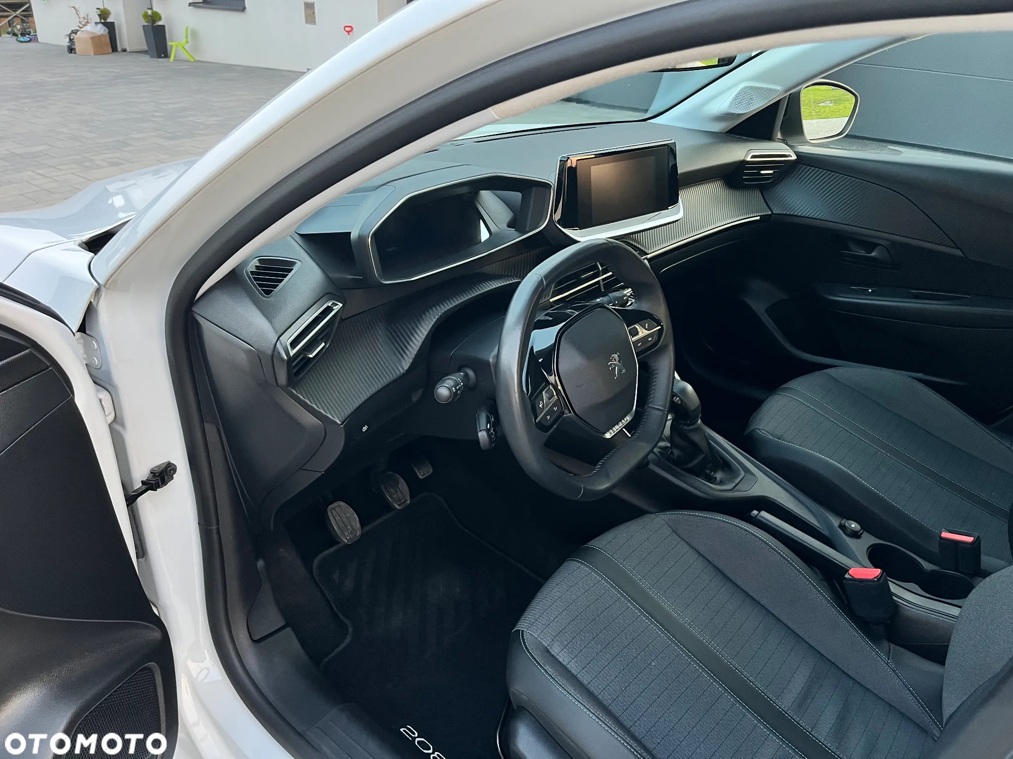 Peugeot 208 - 10