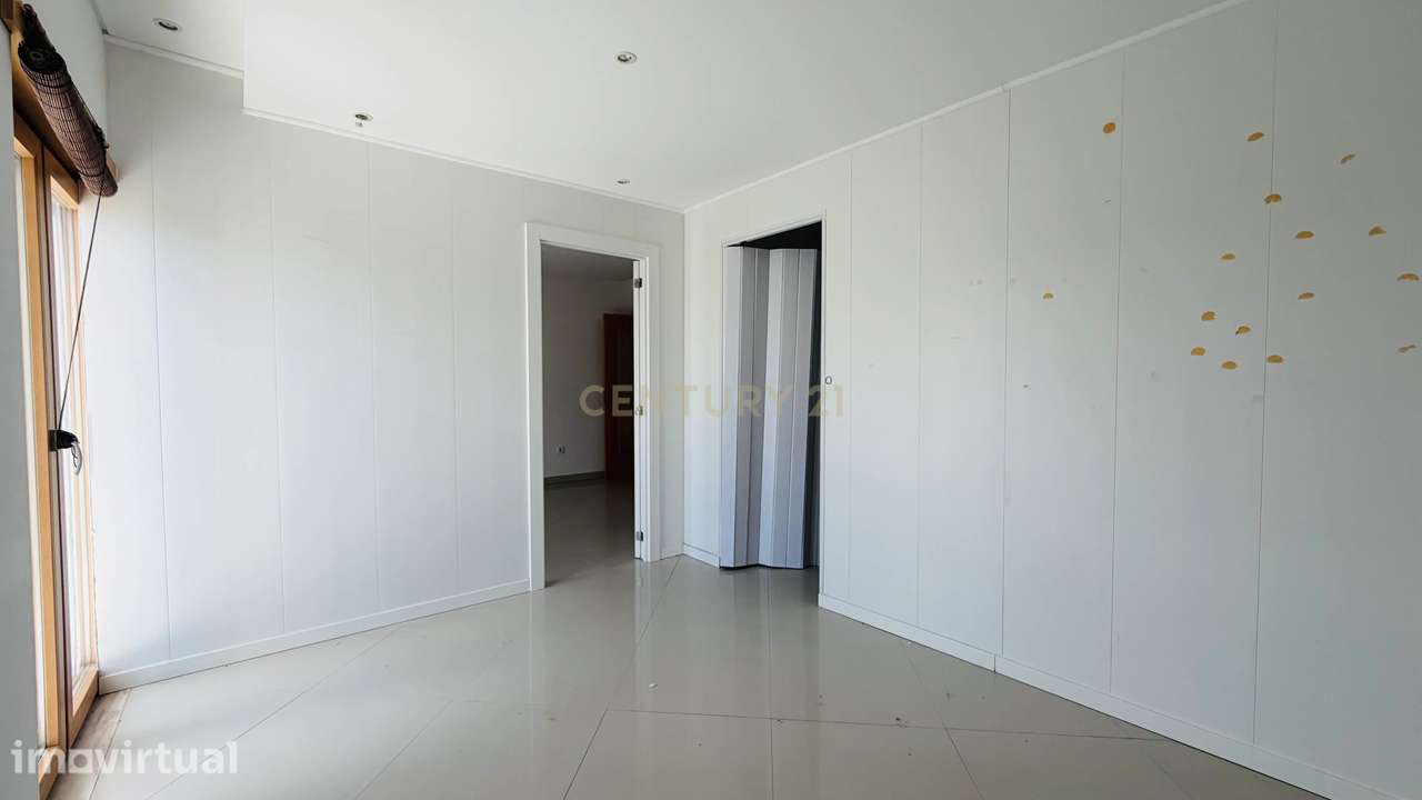 Magnífico Apartamento T4 com Duas Varandas e Arrecadação na Cascalheir - Grande imagem: 5/34