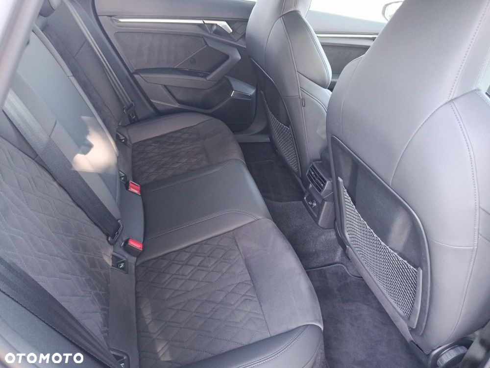 Audi RS3 Limousine - 16