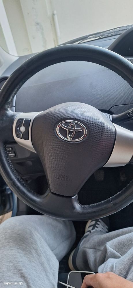 Toyota Yaris 1.4 D-4D AC+VSC - 8