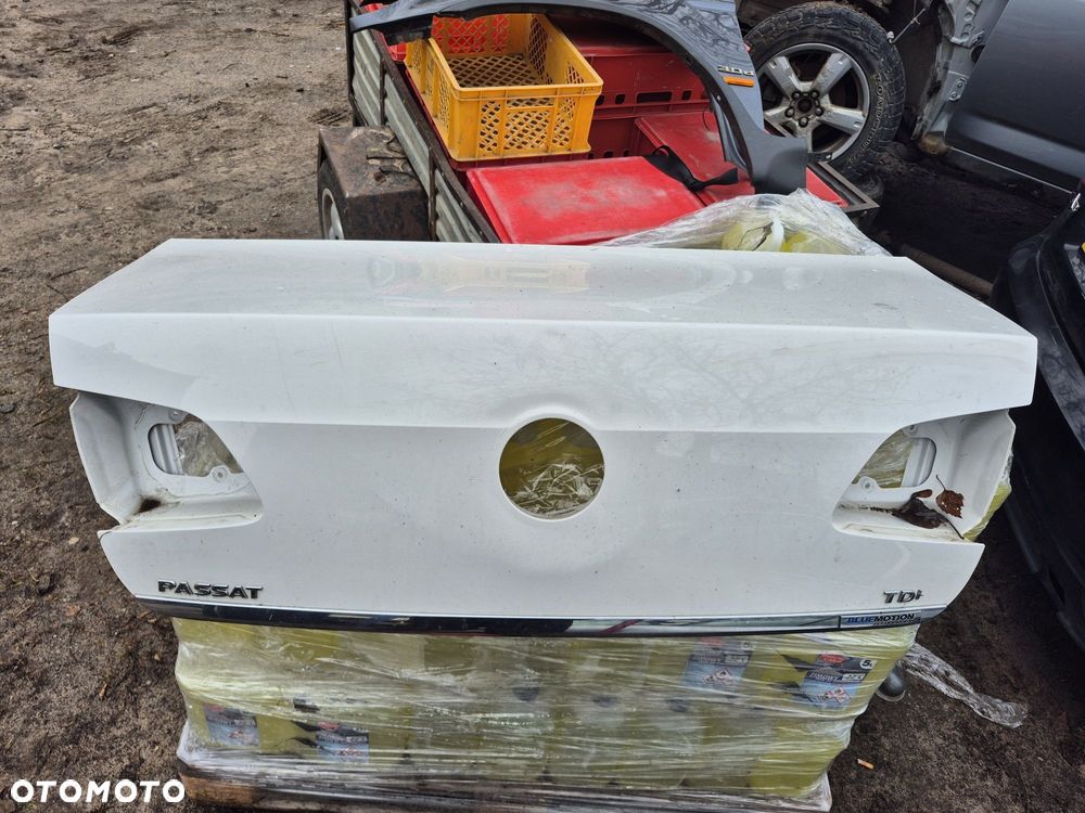 Klapa bagażnika vw passat b7 sedan kolor LB9A