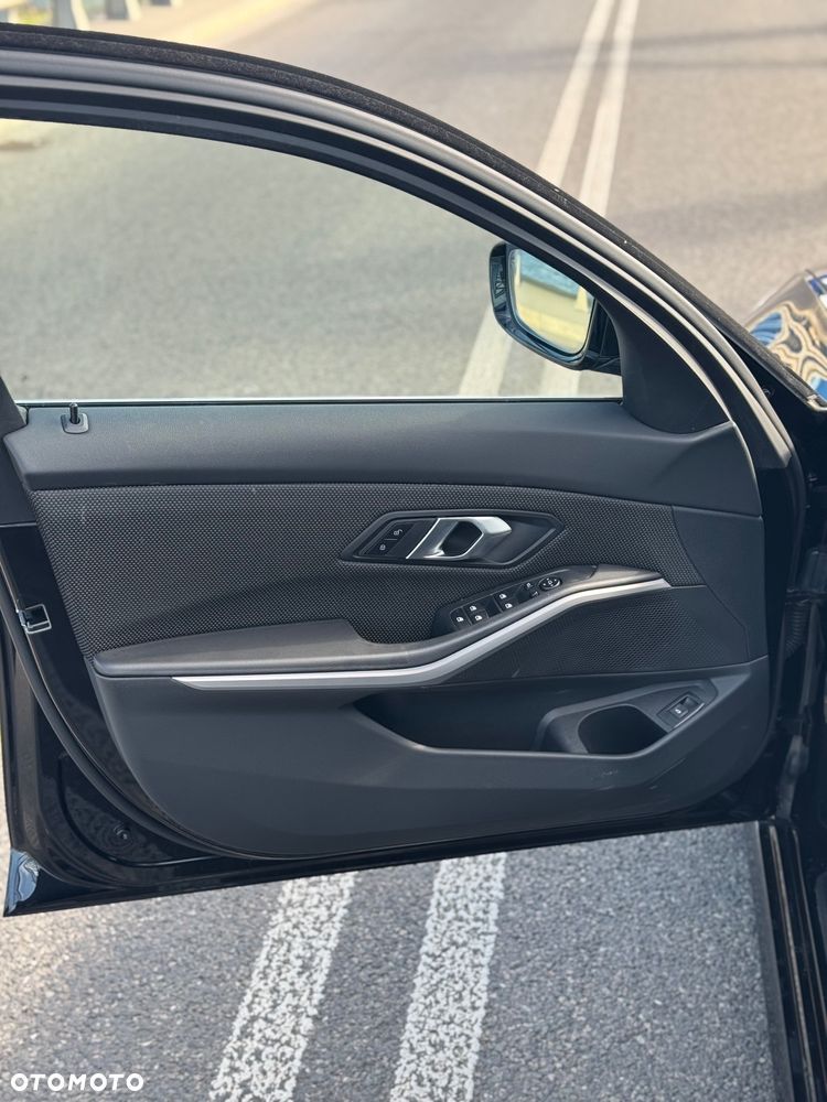 BMW Seria 3 318d Advantage - 25