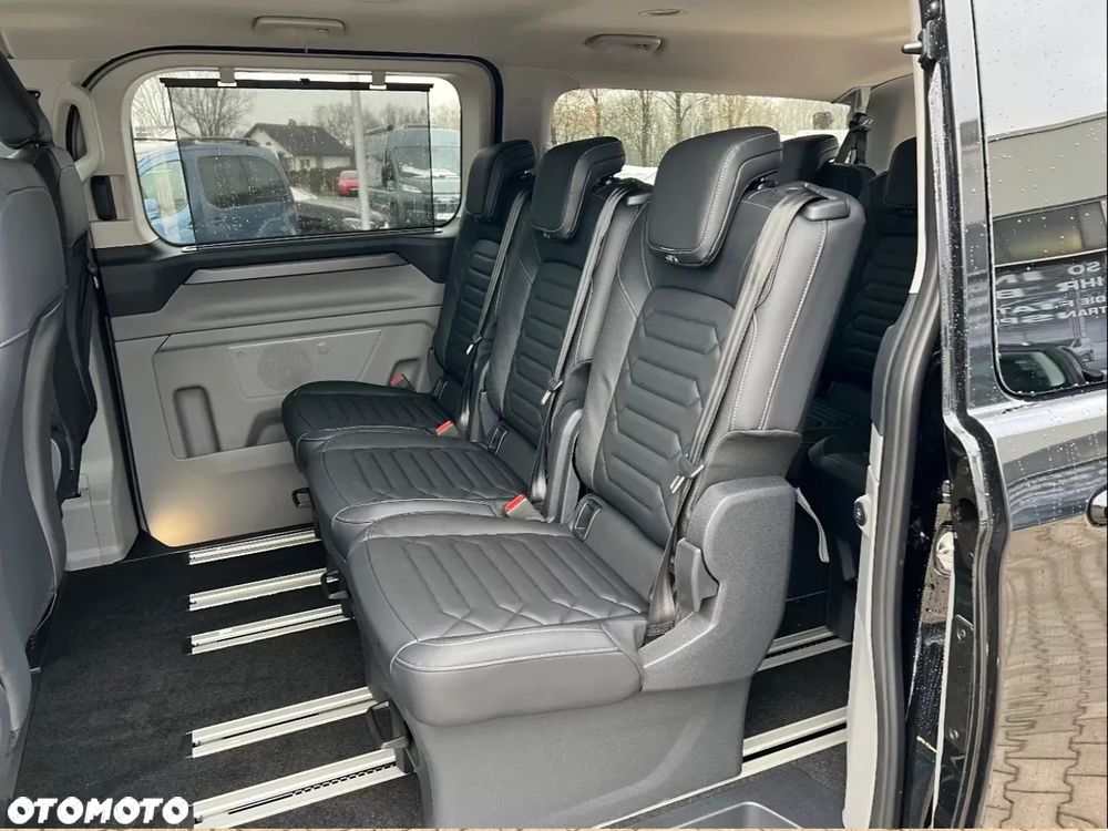 Ford Tourneo Custom - 11