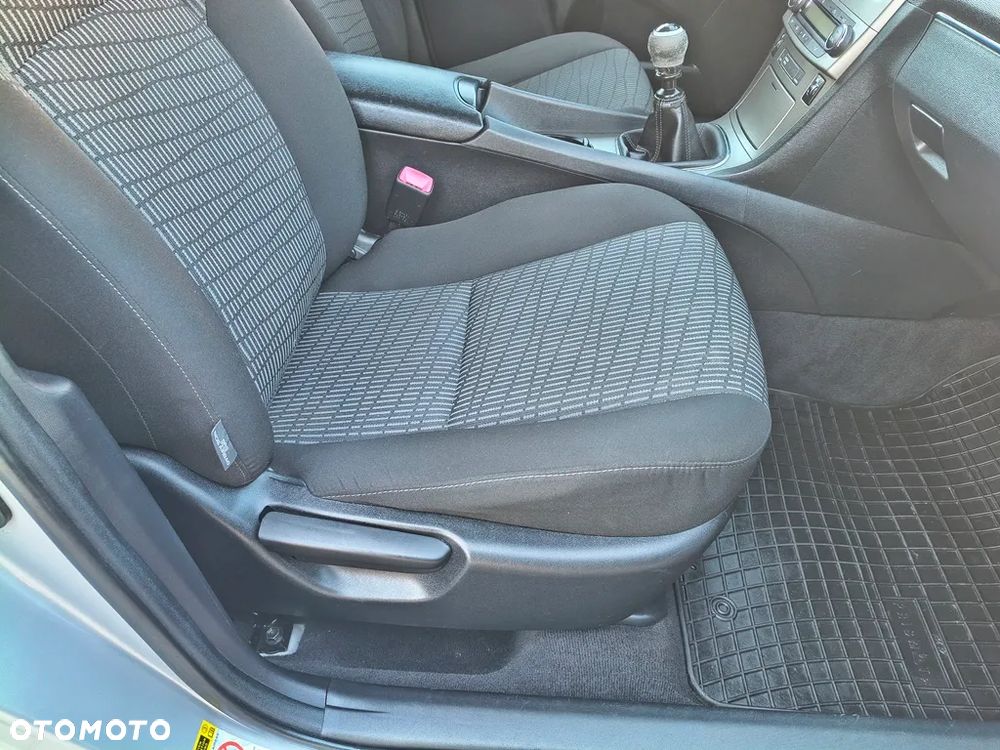 Toyota Avensis Touring Sports 1.8 Executive - 21