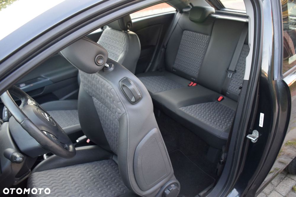 Opel Corsa 1.4 16V Cosmo - 15