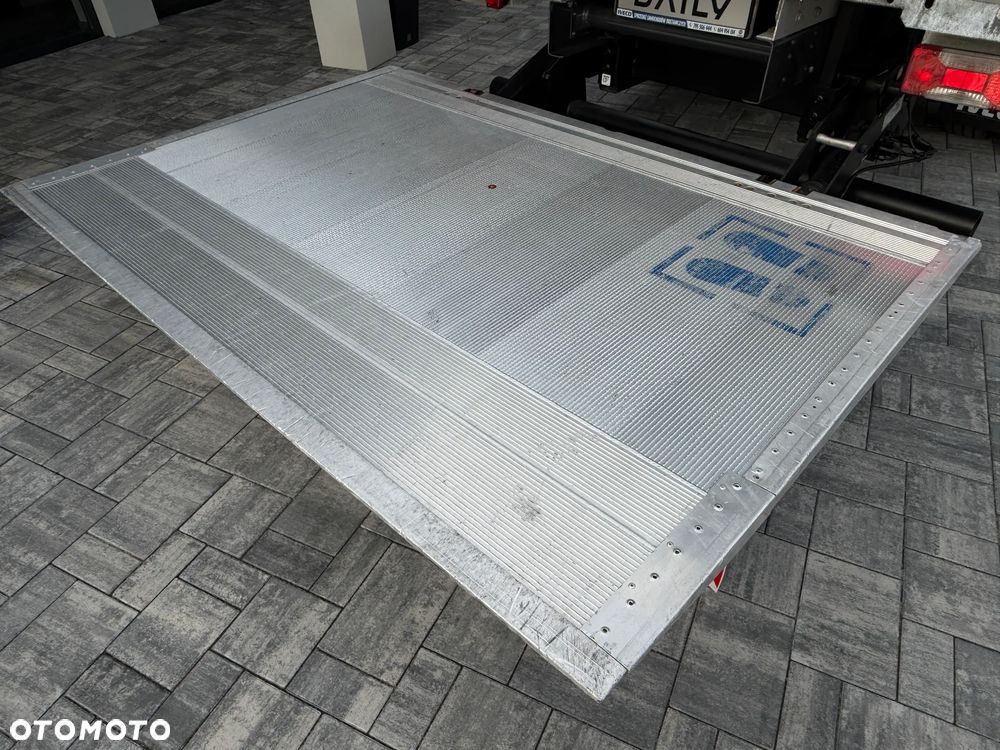 Iveco 72C18 Kontener + Winda BAR 1T / Kontener 5.35m x 2.24m x 2.3m / Bogate wyposażenie / UDT do 05.2028 / Salon PL / Zadbany od 1wł / Rozstaw osi 4.75m / FV23% - 15